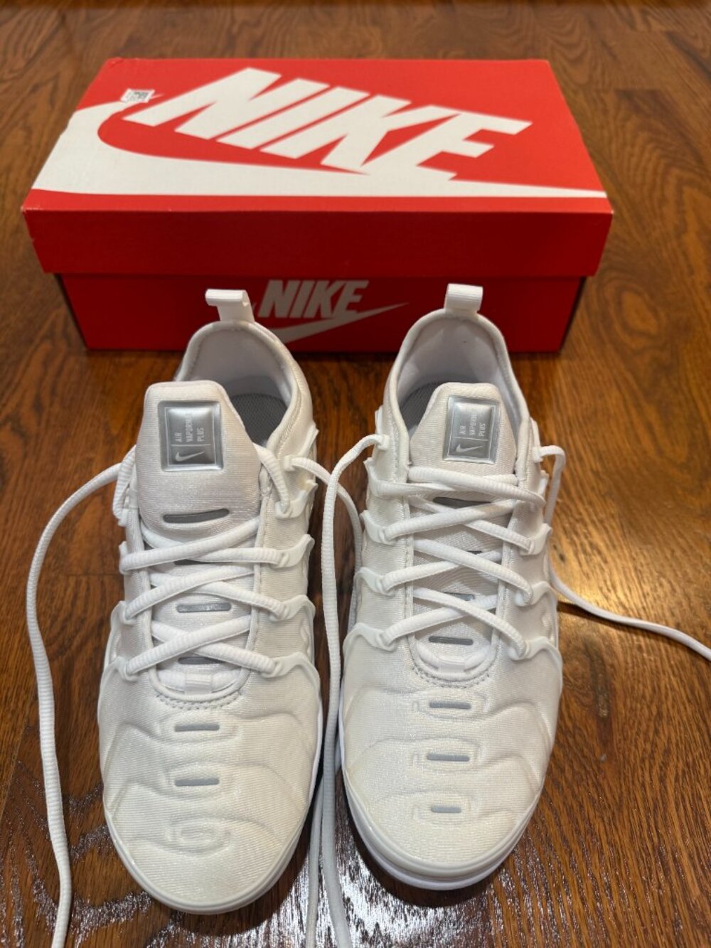 Nike Air VaporMax Plus White Women’s Sneakers Size 6 - Picture 3 of 7